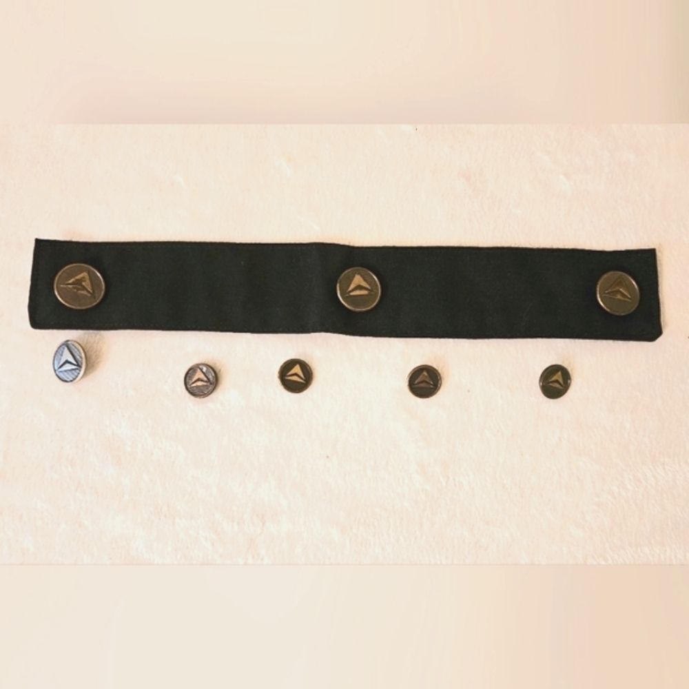 Vintage Delta Uniform Buttons Lot of 4 large and 4 small